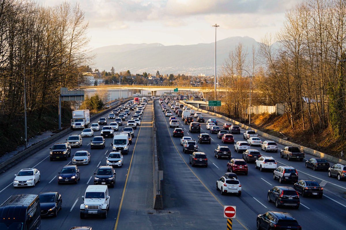 Waarom de verkeersdrukte dit najaar extra hard toeslaat